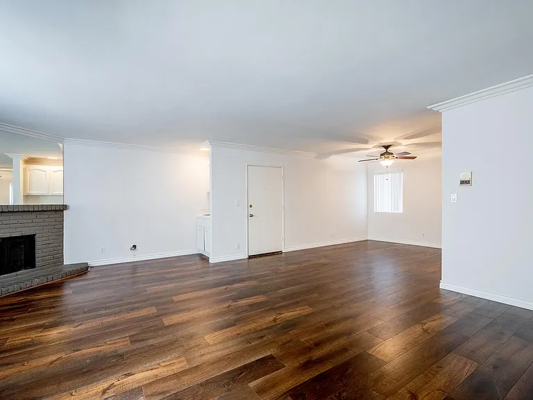 17155 Chatsworth St #7 — Photo 5