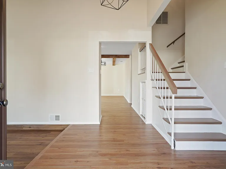 103 Farmington Ln — Photo 11