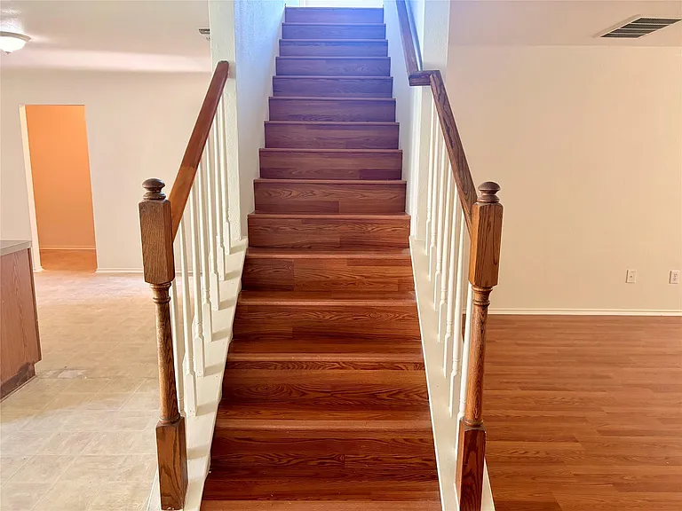 7806 Maverick Trace Ln — Photo 8