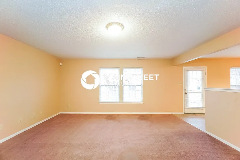 10806 Woods Dr — Photo 4