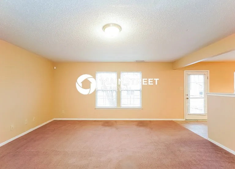 10806 Woods Dr — Photo 4