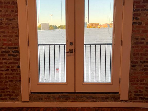 5th image of 607 22nd St APT 205