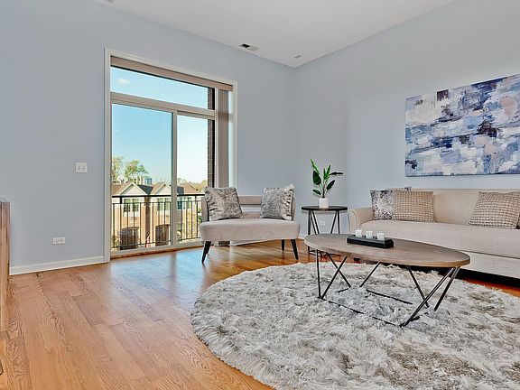 3rd image of 3954 N Oriole Ave APT 304