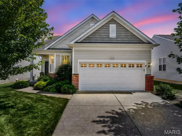 2159 Hawks Landing Dr, Lake Saint Louis, MO 63367