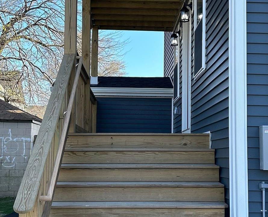 Access to main level