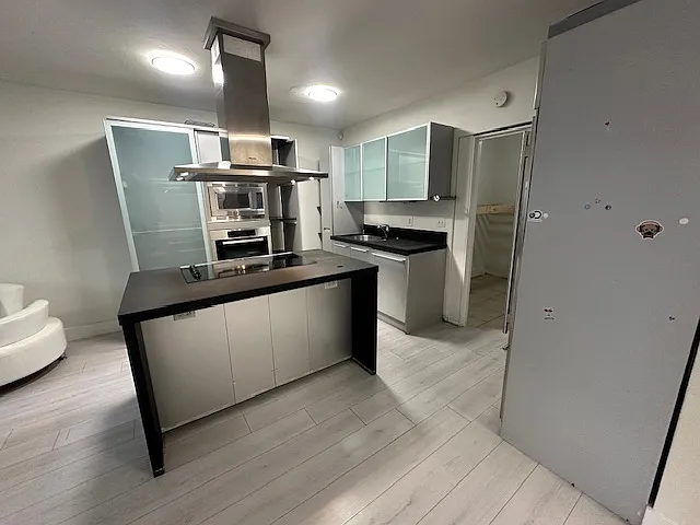 3 bed, 1050 sqft, $2,200 — Photo 2