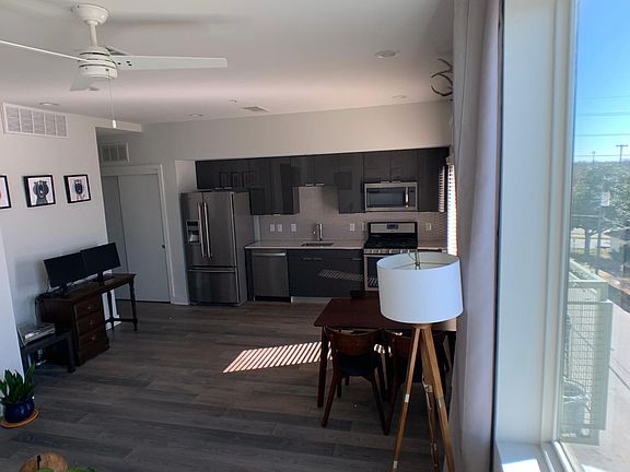 4th image of 1800 E 4th St Unit 301