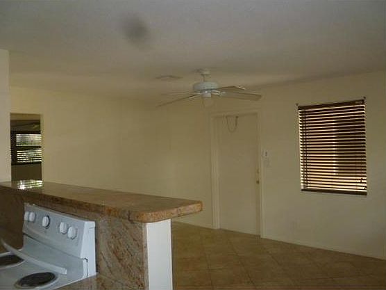 3rd image of 5931 NE 18th Ave APT 1