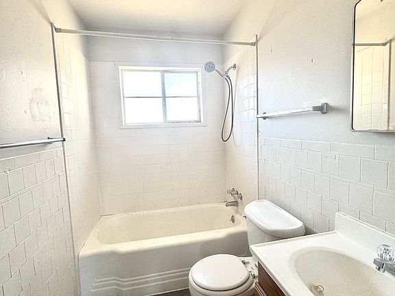 4th image of 2816 Duncan Dr Unit 2