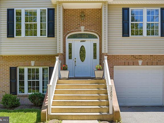 4th image of 1201 Lakeview Dr