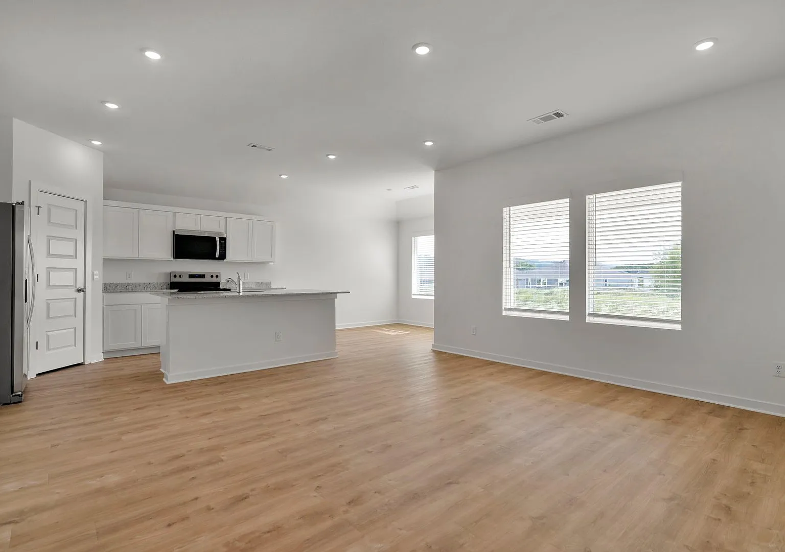 Brand-New 3 Bedroom Home in Prairie Grove! Move-in Ready! — Photo 4