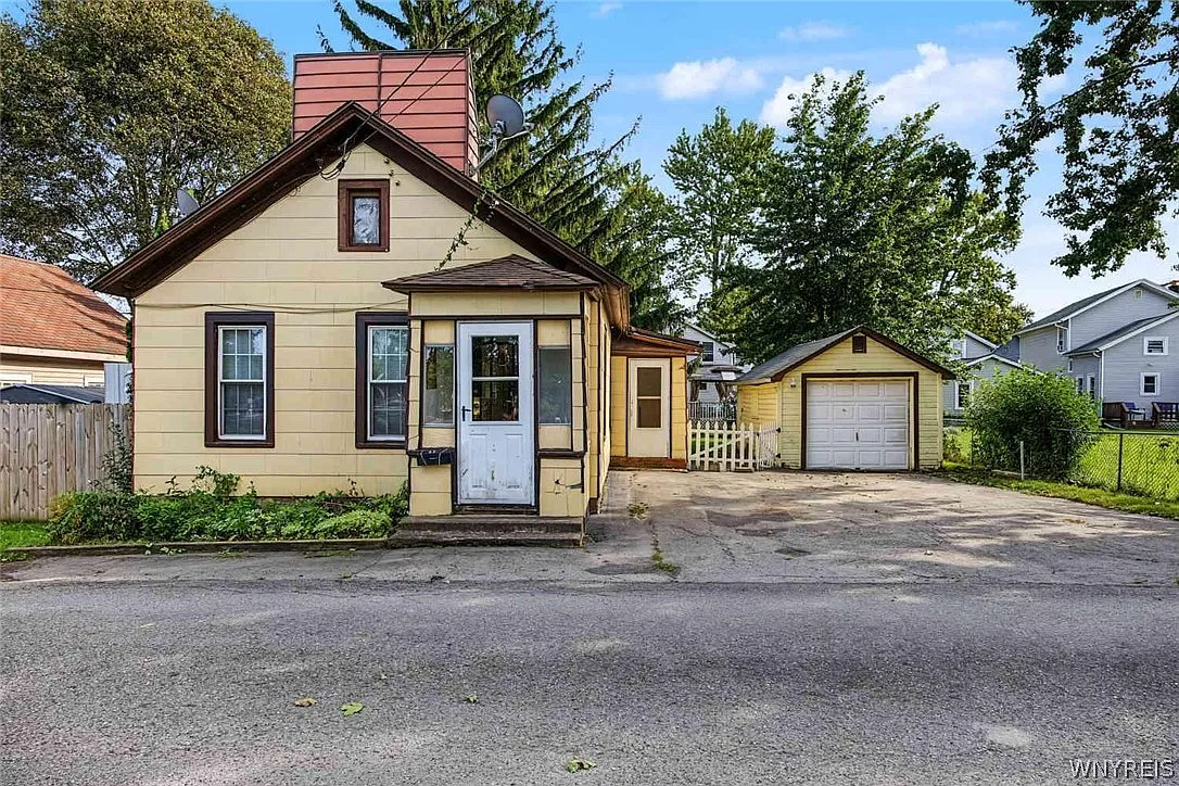 2 bed, 1.0 bath, 624 sqft, $1,200 — Photo 3