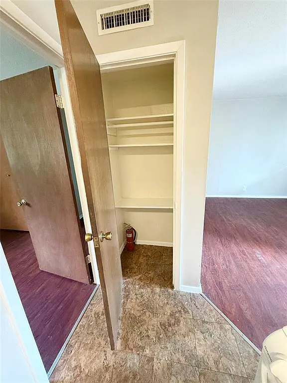 1 bed, 1.0 bath, 200 sqft, $895 — Photo 3