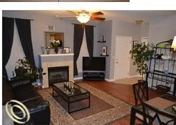 2 bed, 2.5 bath, 1361 sqft, $1,825 — Photo 2
