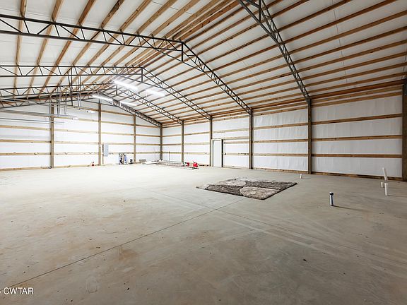 3rd image of 520 Tucker Rd