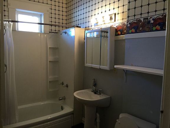 4th image of 313 N 33rd St #B