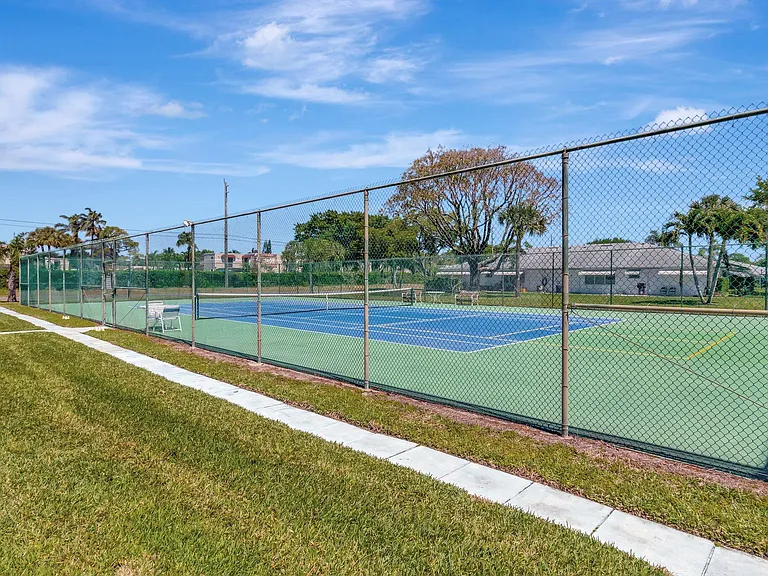 1202 S Drive Cir #A — Photo 34