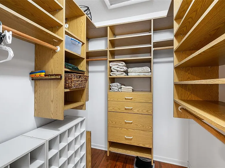 11520 Galleria Dr — Photo 17