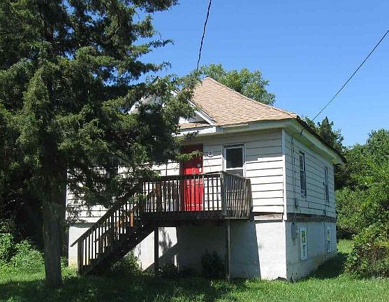 2nd image of 108 W Dunbar St
