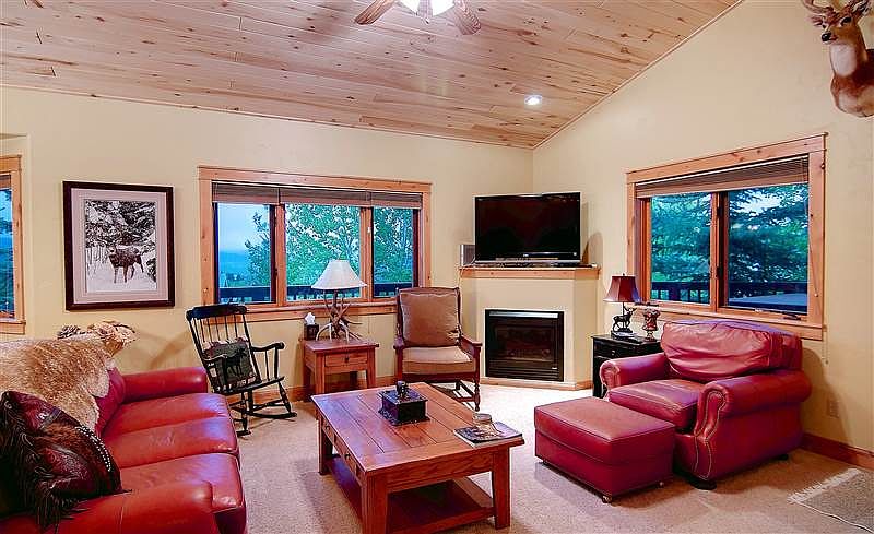 2nd image of 1675 Bluebird Ln