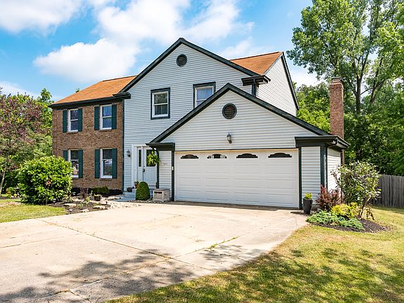 2nd image of 4054 N Ascot Pl