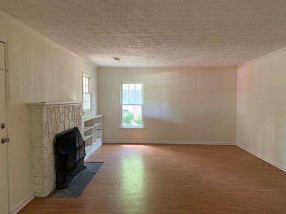 3rd image of 210 Thurston Dr NW