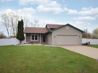 1366 Willow Springs Rd, Oshkosh, WI 54904
