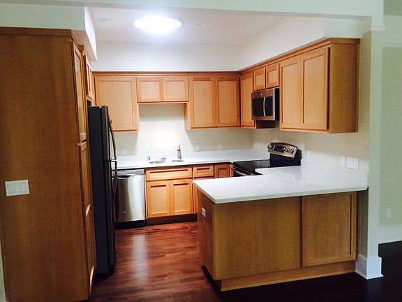 3rd image of 647 Lytton Ave