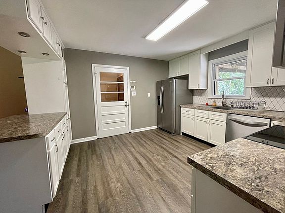3rd image of 1207 W Park Ave