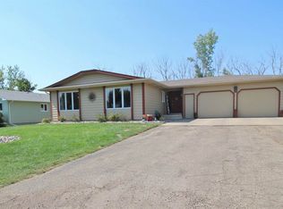 2204 23rd St SW, Minot, ND 58701