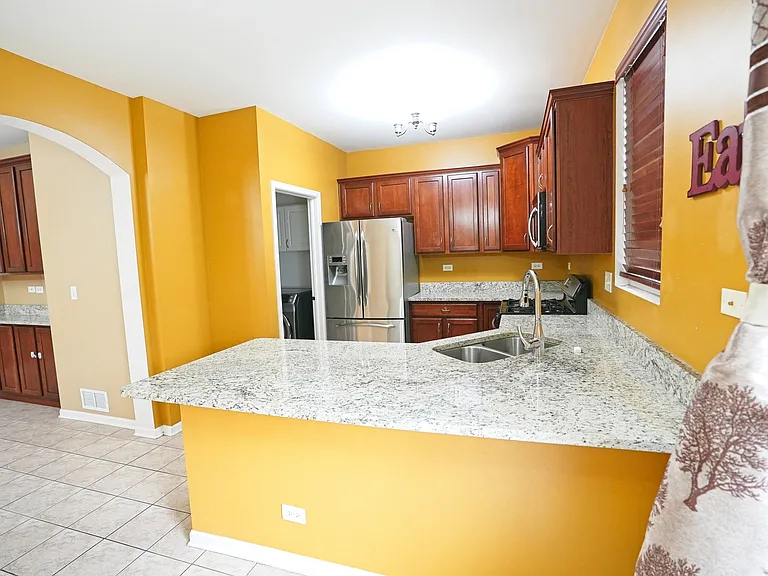 470 Grosvenor Ln #470 — Photo 6