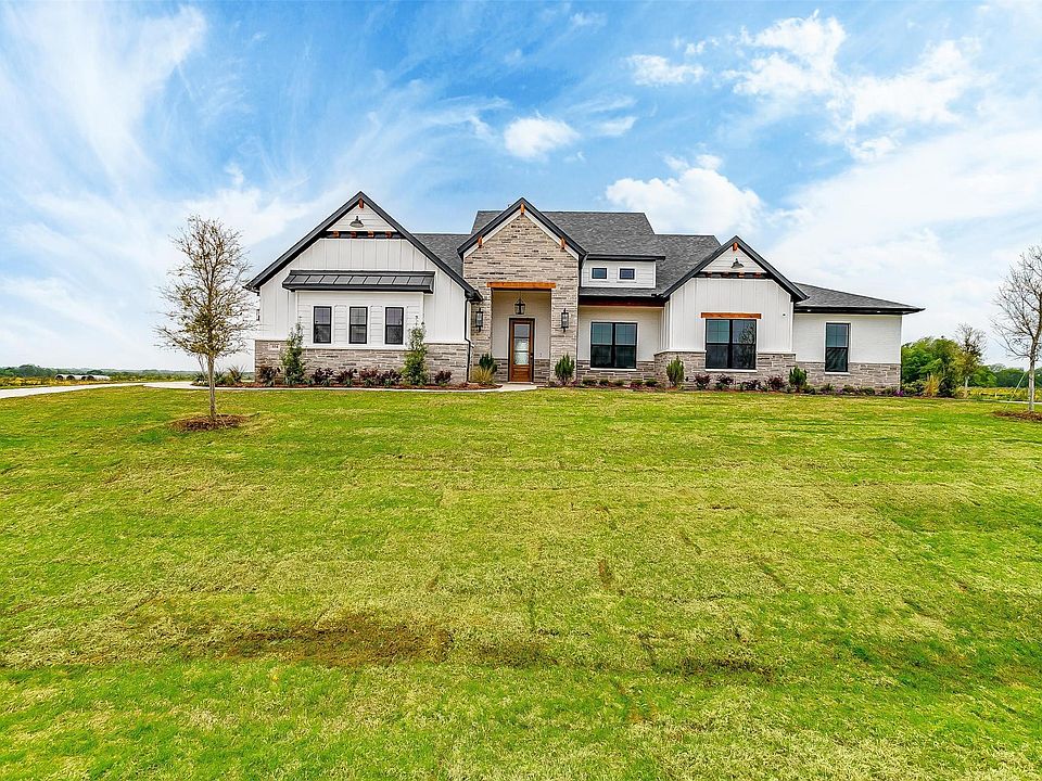 1st image of 104 Aiden Dr