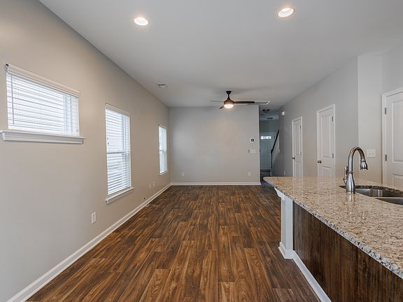 5th image of 705 Center St