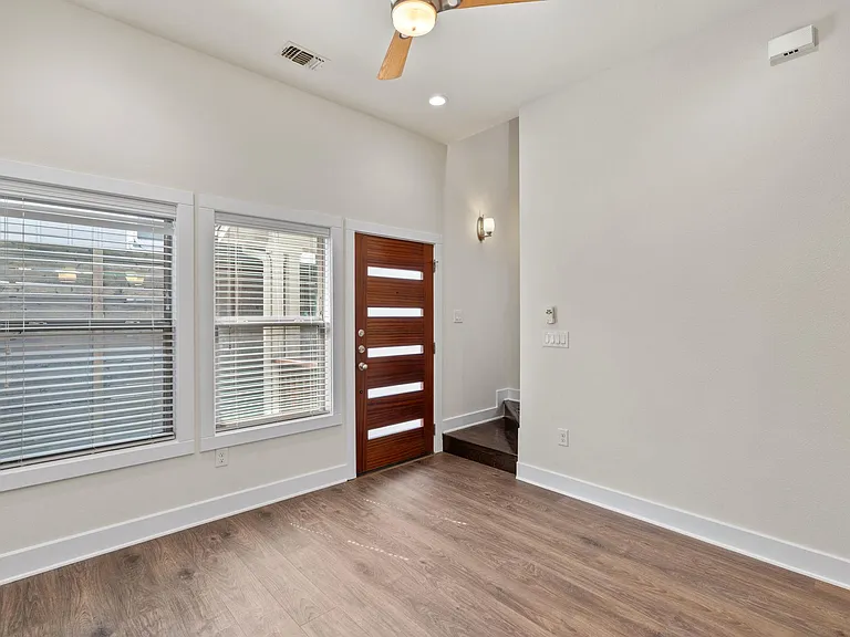 720 Pedernales St #B — Photo 10
