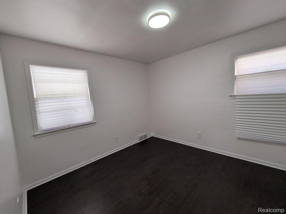 1901 Edison St, photo 15