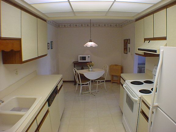 5th image of 809 Oakton St APT 102