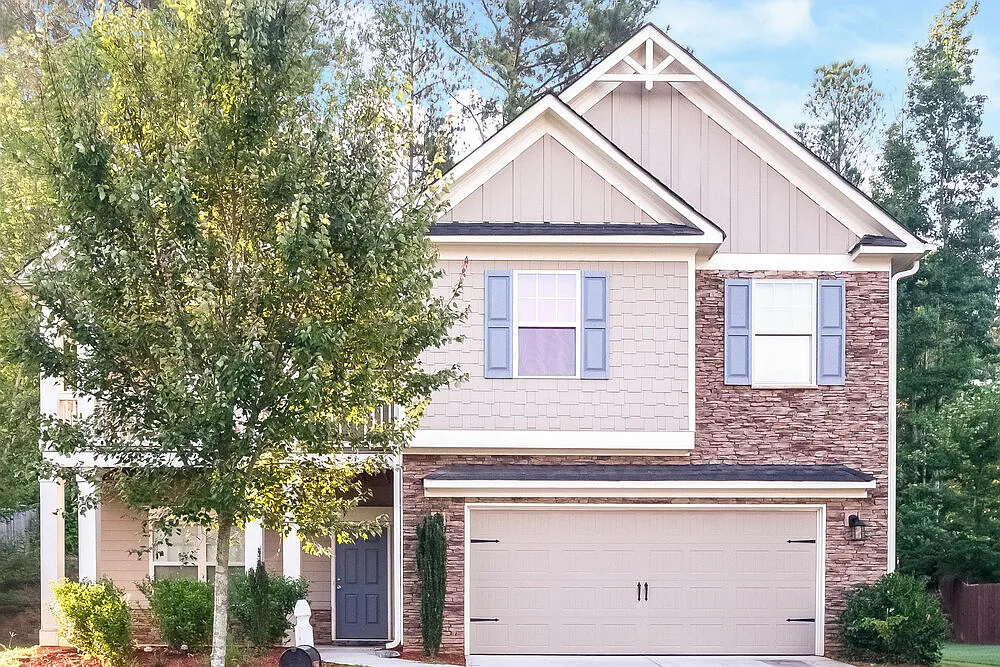 4 bed, 2.0 bath, 2200 sqft, $4,380 — Photo 1