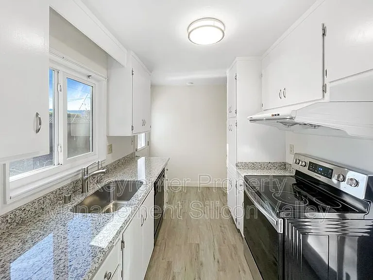 6772 John Dr — Photo 6