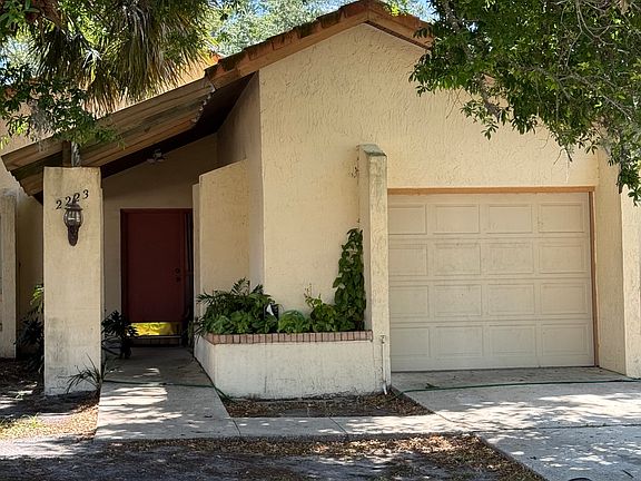 2nd image of 2223 Greenview Cir