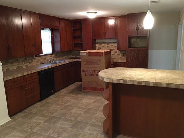 2nd image of 131 Meadowbrook St