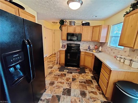 5th image of 708 E Crosier St