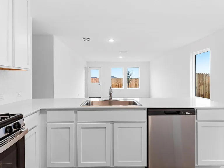 10814 Lillian Dr — Photo 4