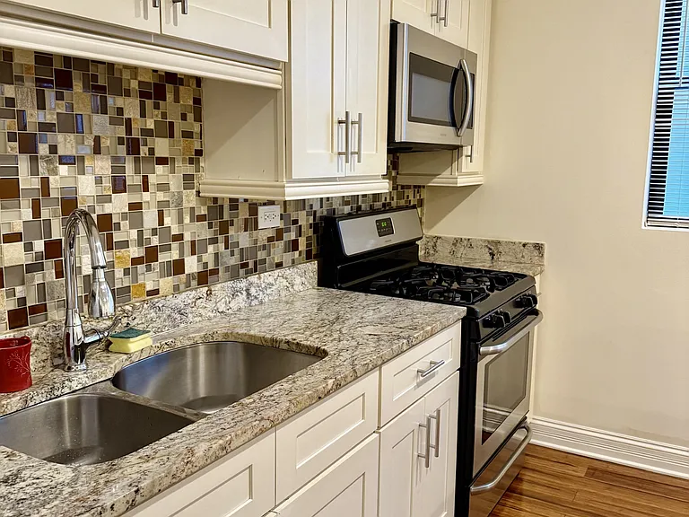 3410 W Carmen Ave #G — Photo 3