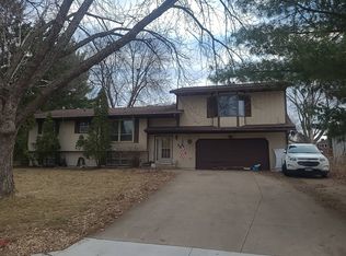 549 Grovner Ave N, Oakdale, MN 55128