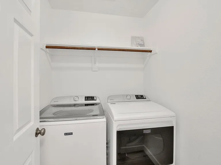 1615 Bryce Canyon Ln — Photo 32