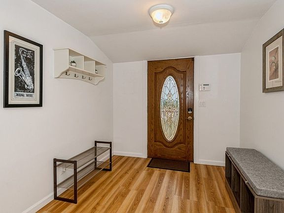 4th image of 17 Alanson Ln
