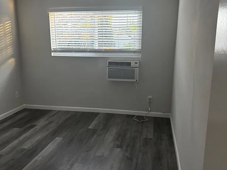 11460 Riverside Dr — Photo 11
