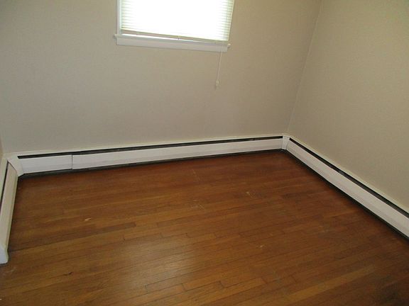 5th image of 409 E Emaus St