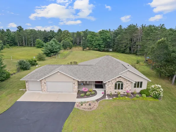 104 W Kingsbury Dr, Necedah, WI 54646