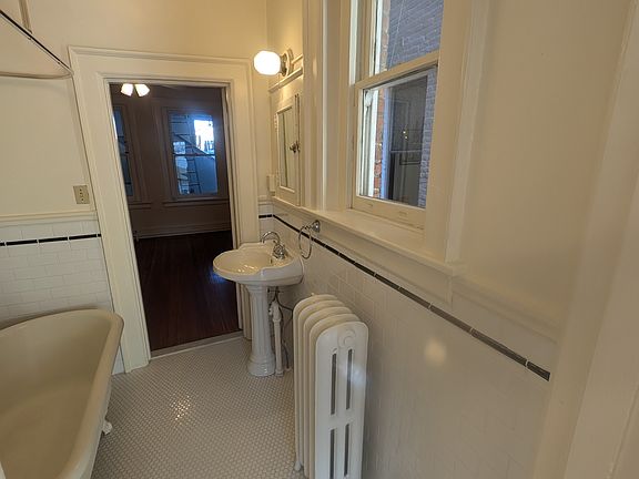 4th image of 10 S Arthur Ashe Blvd APT 2